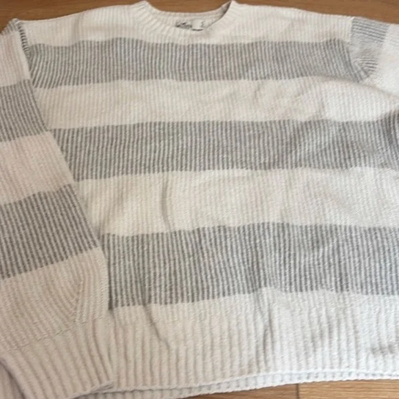 Men's Crewneck Striped Sweater in White and Light Gray - Picture 2 of 2
